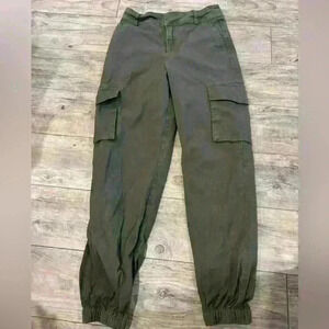 Forever 21 green size small pants